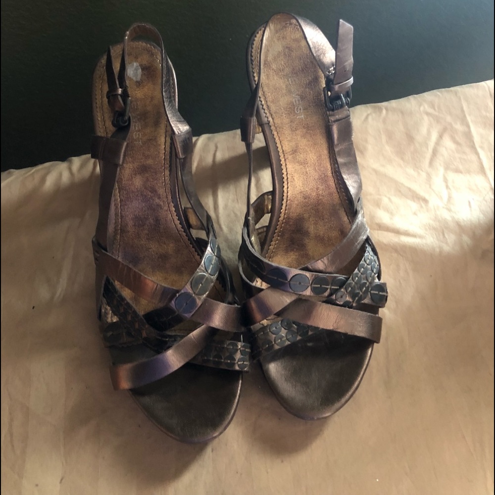 Low heel - Picture 2 of 2
